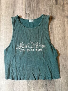 Cropped graphic tank top
